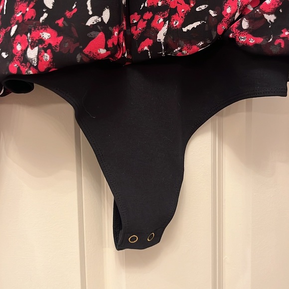 Banana Republic Sheer Blouse with black attached bodysuit. XS. Never worn. - Picture 4 of 10